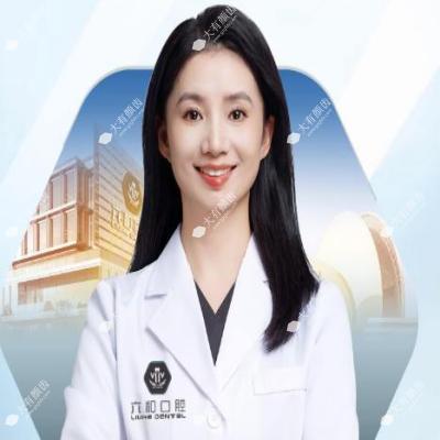 黄薇