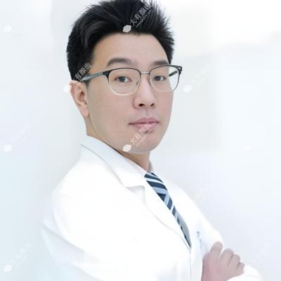 杨彪